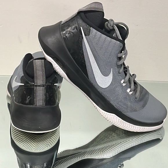 Nike Air Versitile Grey Black Basketball Shoes size 7 - Picture 1 of 13